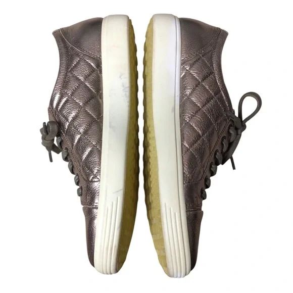 Ecco Metallic Sneaker Women Sz 41 US10 Wide Quilted Leather Bronze Casual Laced - Picture 3 of 11